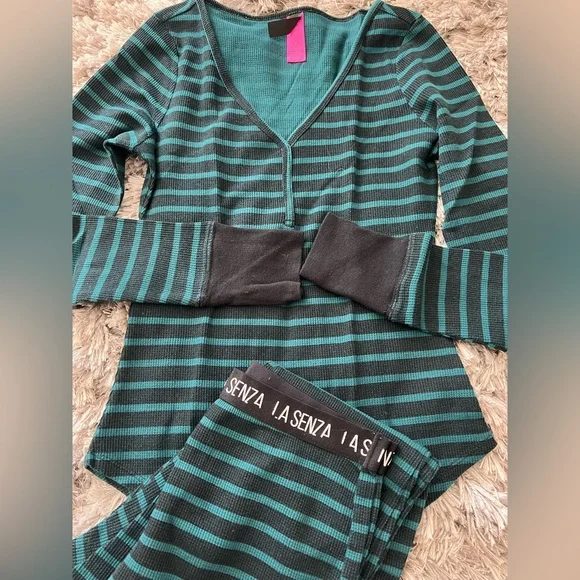 LA SENZA Green Stripe Fitted Stretch Thermal Ribbed PJ Set – XS - Picture 6 of 7